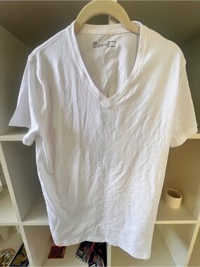 Under Armour Men’s White V-Neck Performance Tee